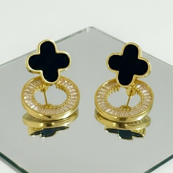 14K Gold Plated Four-leaf Clover Cubic Zirconia Stud Earrings New - Picture 1 of 8